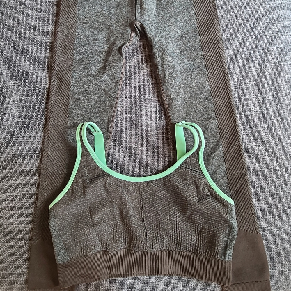 Fabletics Set - Picture 2 of 3